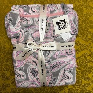 Anne Klein NWT Cozy And Cute Pajama Set